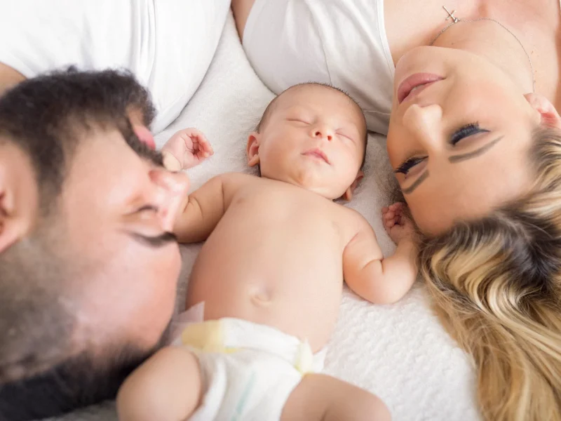 pequeñas-sonrisas-bebes-familia